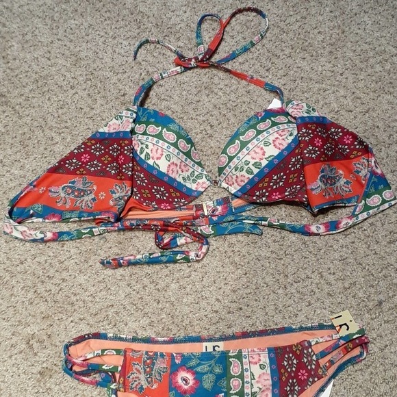 MAKE OFFER ~ END OF SUMMER ☀️🏖 NWT URBAN SEA Bikini, M top & XL bottoms, $72 - Picture 4 of 6